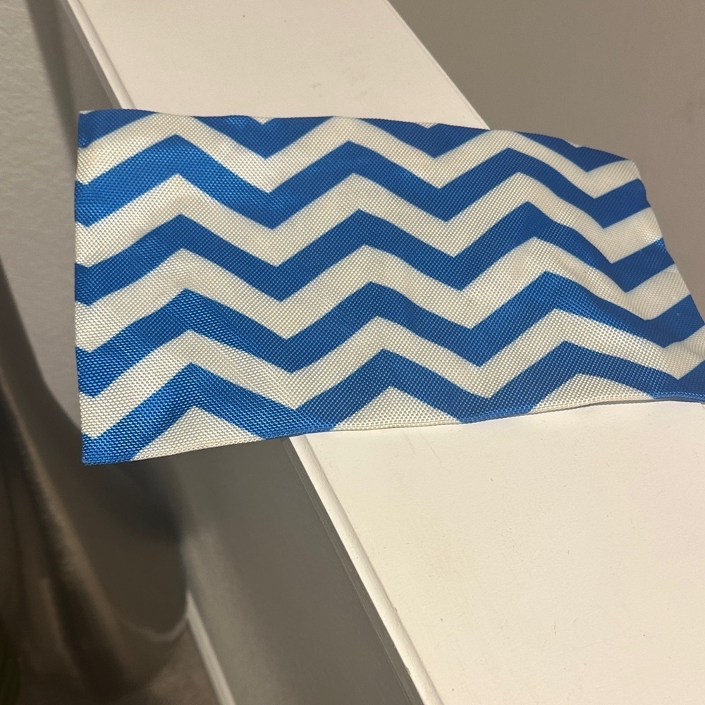ALOHA Collection Blue and White Zipper Bag - Picture 6 of 6